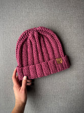 Charger l'image dans la galerie, Tuque Fisherman vieux rose (mince) - Prêt à partir