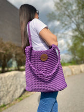 Charger l'image dans la galerie, *COMPLET* PRÉ-COMMANDE: Sac fourre-tout fait à la main - Couleur au choix