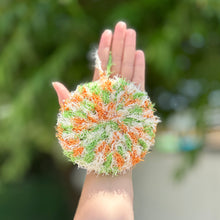 Charger l'image dans la galerie, Éponge exfoliante faite à la main - Tropicale