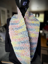 Charger l'image dans la galerie, Foulard infini - Pastel - Prêt à partir