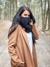 Load image into Gallery viewer, Foulard infini noir - Prêt à partir