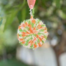 Charger l'image dans la galerie, Éponge exfoliante faite à la main - Tropicale