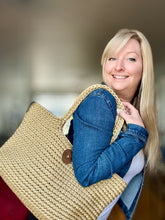 Charger l'image dans la galerie, *COMPLET* PRÉ-COMMANDE: Sac fourre-tout fait à la main - Couleur au choix