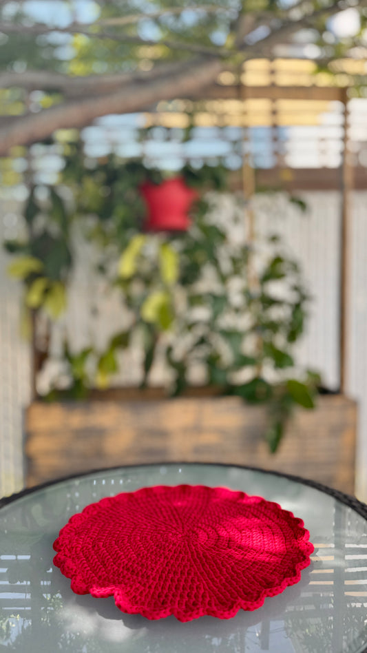 Sous-plat décoratif au crochet rouge