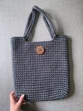 Charger l'image dans la galerie, *COMPLET* PRÉ-COMMANDE: Sac fourre-tout fait à la main - Couleur au choix