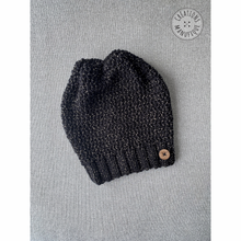 Charger l'image dans la galerie, Tuque molle (beanie mince) - noire avec fil doré - Sur commande
