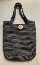 Charger l'image dans la galerie, *COMPLET* PRÉ-COMMANDE: Sac fourre-tout fait à la main - Couleur au choix