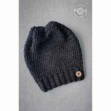 Charger l'image dans la galerie, Tuque molle (beanie mince) - noire avec fil doré - Sur commande