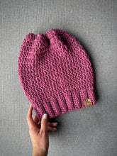 Load image into Gallery viewer, Tuque molle (beanie) mince - vieux rose - Prêt à partir
