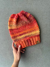 Load image into Gallery viewer, Tuque molle (beanie) mince - coucher de soleil - Prêt à partir

