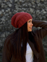 Load image into Gallery viewer, Tuque molle (beanie) mince - rouille - Prêt à partir
