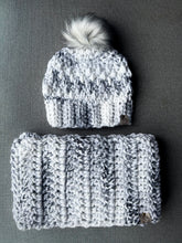 Charger l'image dans la galerie, Tuque Snowflake - Sur commande
