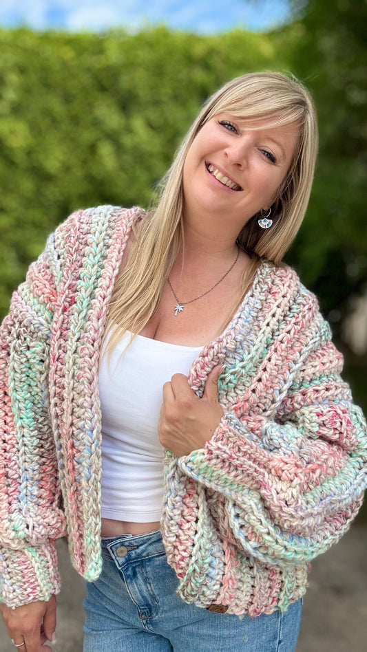 Cardigan chunky fait à la main - Barbe à papa - Prêt à partir