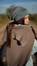 Load image into Gallery viewer, Tuque molle (beanie) mince - Mermaid - Prêt à partir
