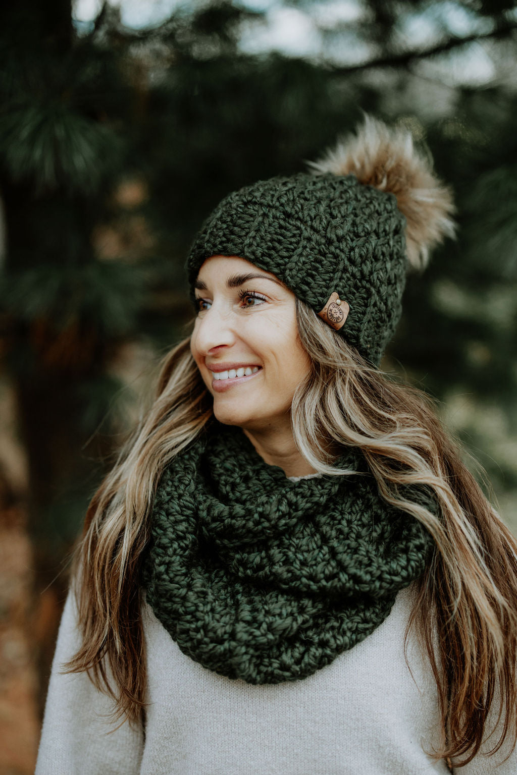 Tuque à Pompon Fait Main au Crochet - Couleur au choix - Sur commande