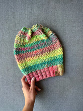 Load image into Gallery viewer, Tuque molle (beanie) mince - Bonbons Nerds - Prêt à partir

