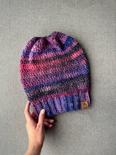 Load image into Gallery viewer, Tuque molle (beanie) mince - Violetta - Prêt à partir
