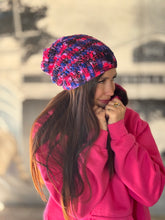 Load image into Gallery viewer, Tuque molle (beanie) mince - aurores boréales - Prêt à partir
