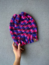 Load image into Gallery viewer, Tuque molle (beanie) mince - aurores boréales - Prêt à partir
