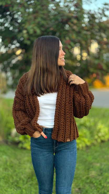 PRÉ-COMMANDE: Cardigan chunky fait à la main - Couleur au choix