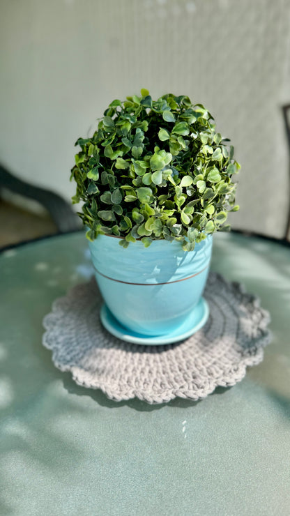 Sous-plat décoratif au crochet gris
