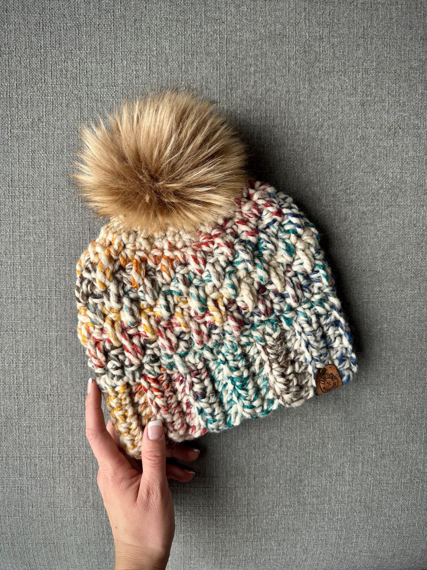 Tuque à Pompon Fait Main au Crochet - Couleur au choix - Sur commande