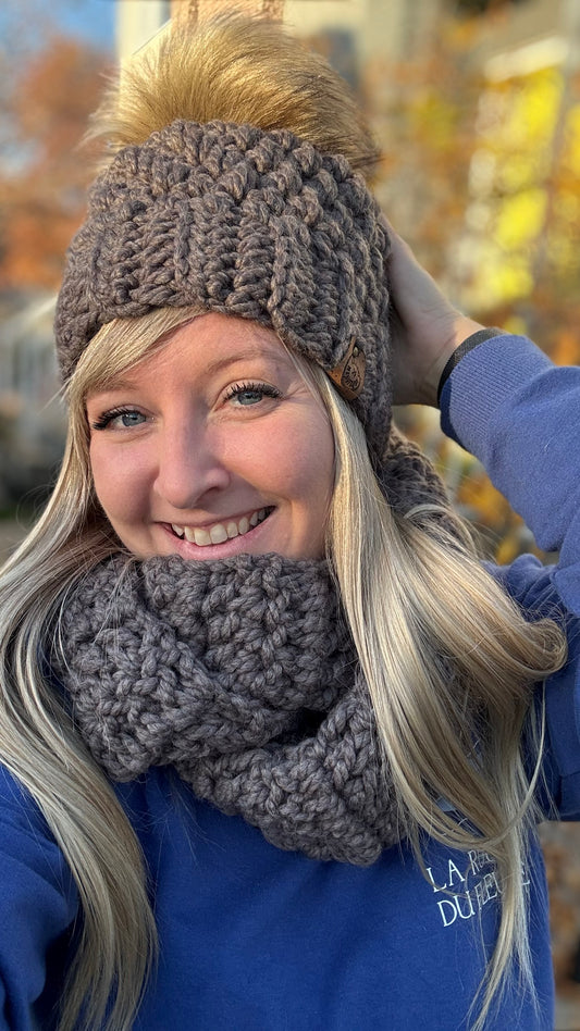 Tuque à pompon - Cacao - Fait à la main - Prêt à partir