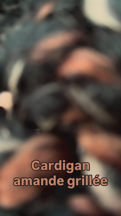 Cardigan chunky fait à la main - Amande grillée - Prêt à partir