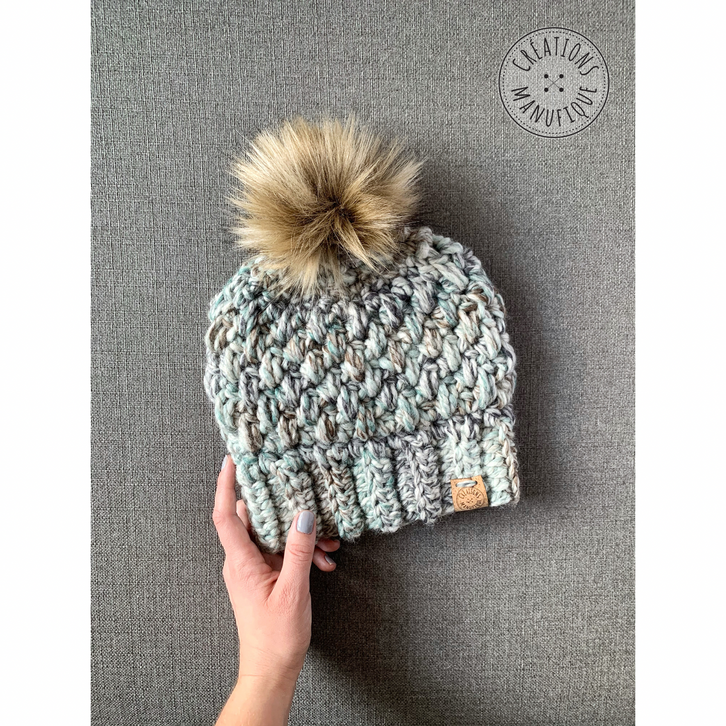 Tuque à Pompon Fait Main au Crochet - Couleur au choix - Sur commande